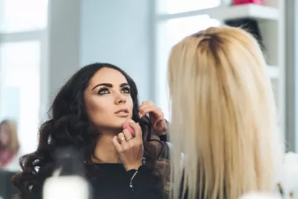 Book now a mobile makeup service with Pampertree